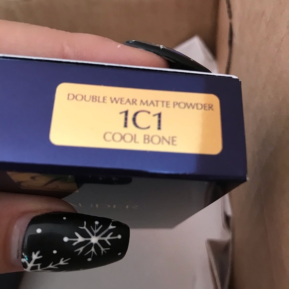 Este Lauder Double Wear Stay-in-place Foundation - Picture 5 of 5